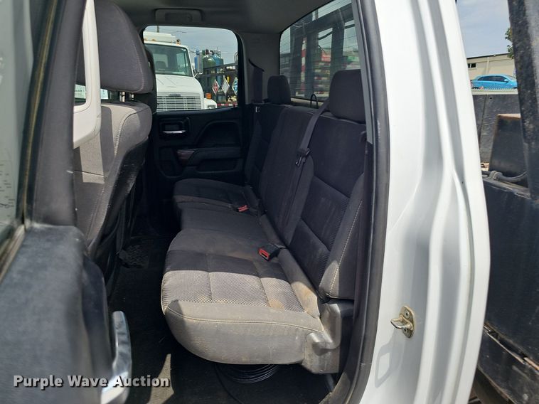 image for item DP1041 2015 GMC  Sierra 3500 Double Cab flatbed pickup truck