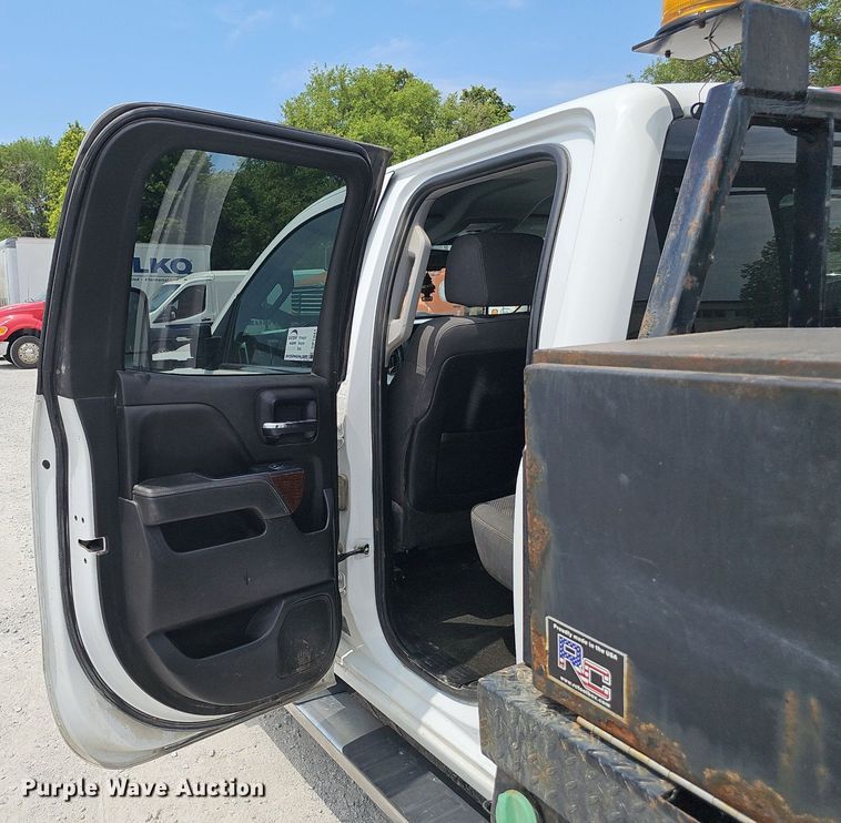 image for item DP1041 2015 GMC  Sierra 3500 Double Cab flatbed pickup truck