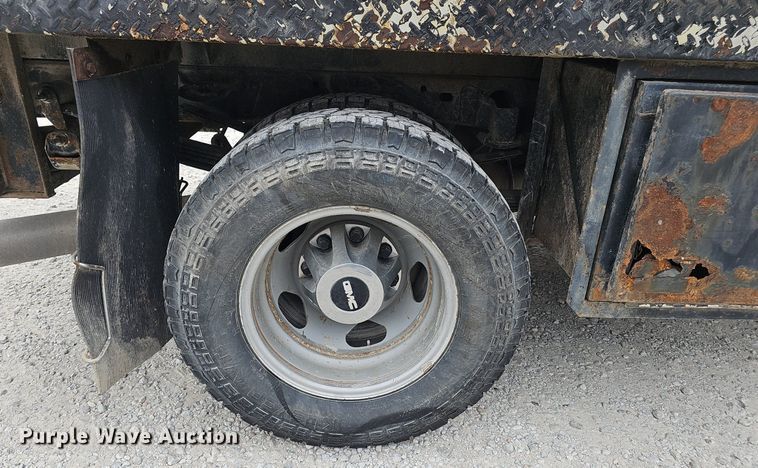 image for item DP1041 2015 GMC  Sierra 3500 Double Cab flatbed pickup truck