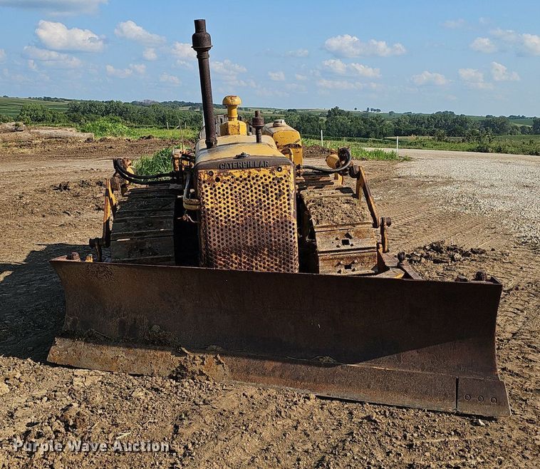 image for item DP6558 1952 Caterpillar D4 dozer