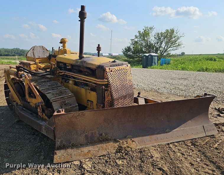 image for item DP6558 1952 Caterpillar D4 dozer