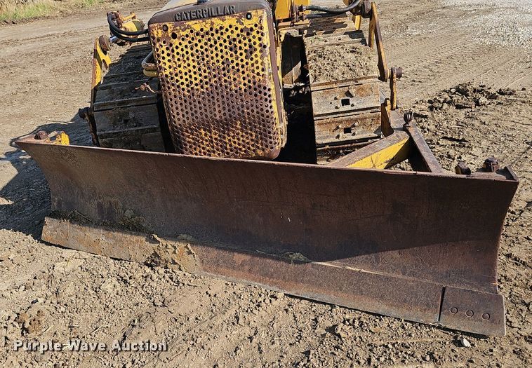 image for item DP6558 1952 Caterpillar D4 dozer