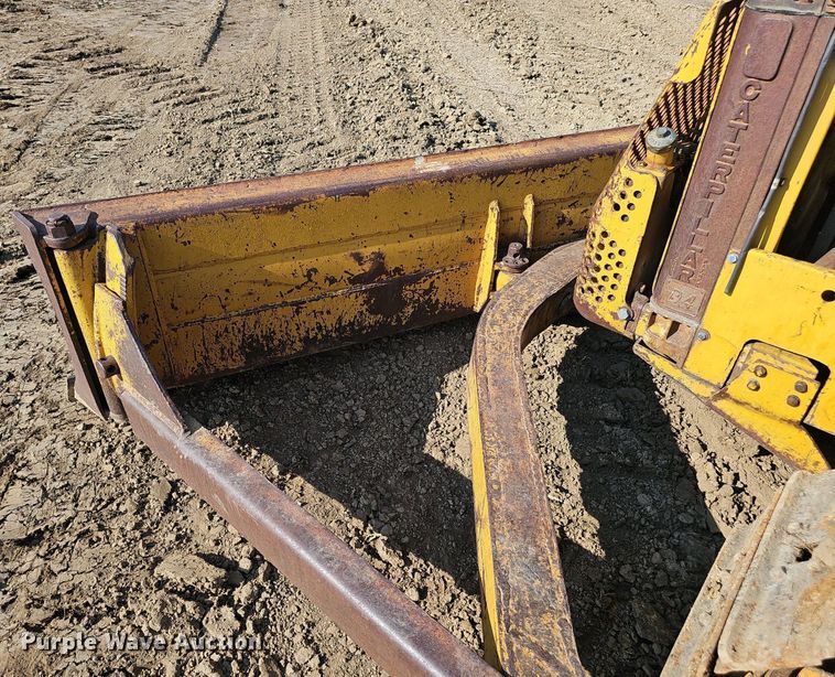 image for item DP6558 1952 Caterpillar D4 dozer