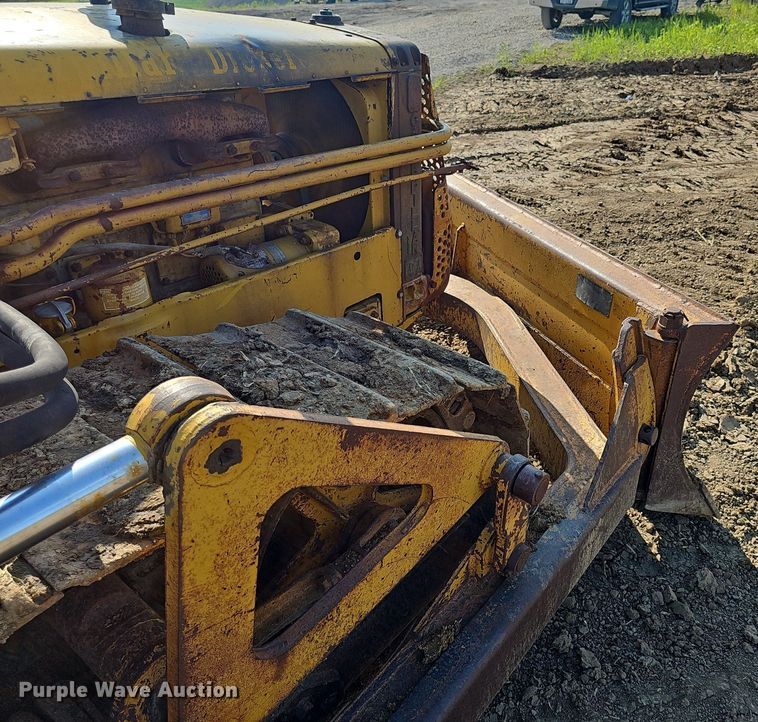 image for item DP6558 1952 Caterpillar D4 dozer