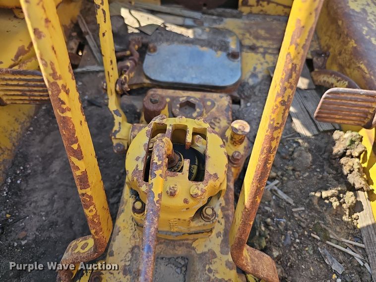 image for item DP6558 1952 Caterpillar D4 dozer