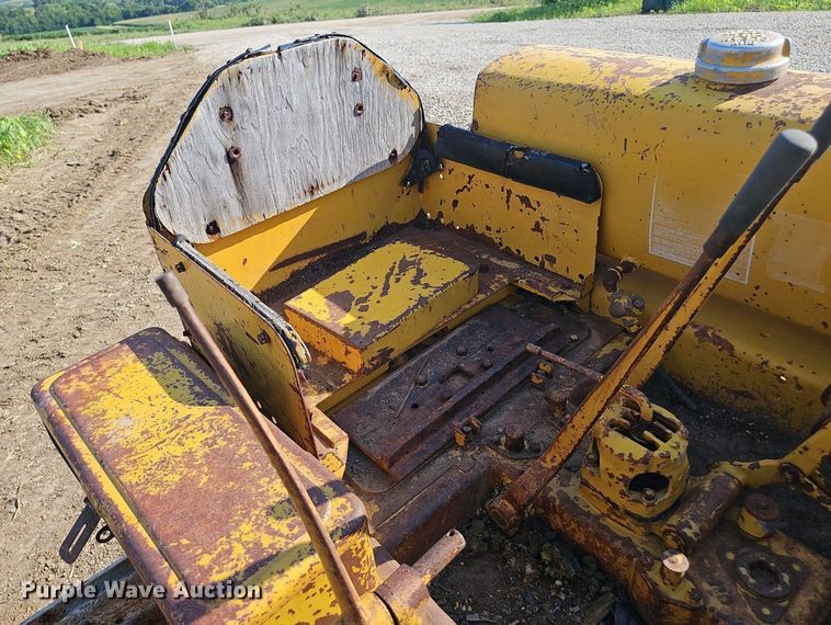 image for item DP6558 1952 Caterpillar D4 dozer