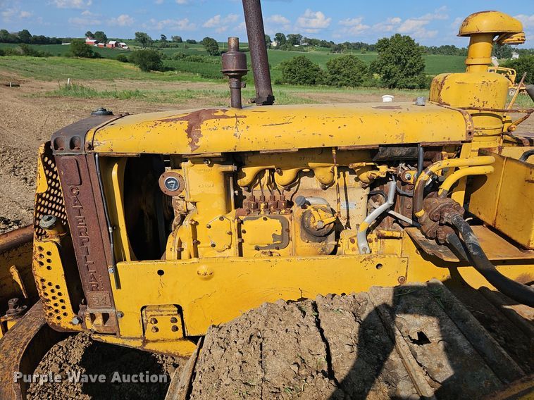 image for item DP6558 1952 Caterpillar D4 dozer