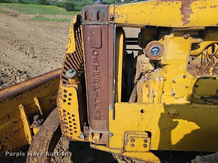 image for item DP6558 1952 Caterpillar D4 dozer