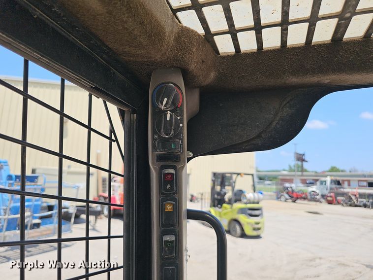 image for item DP6559 2015 Case SV280 skid steer loader