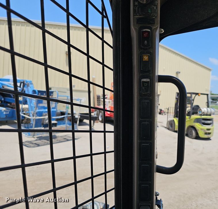 image for item DP6559 2015 Case SV280 skid steer loader