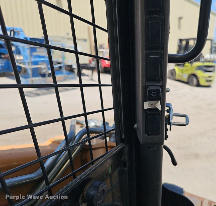 image for item DP6559 2015 Case SV280 skid steer loader