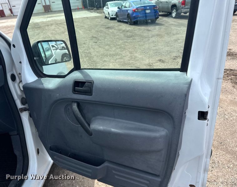 image for item DQ0694 2013 Ford  Transit Connect XLT van