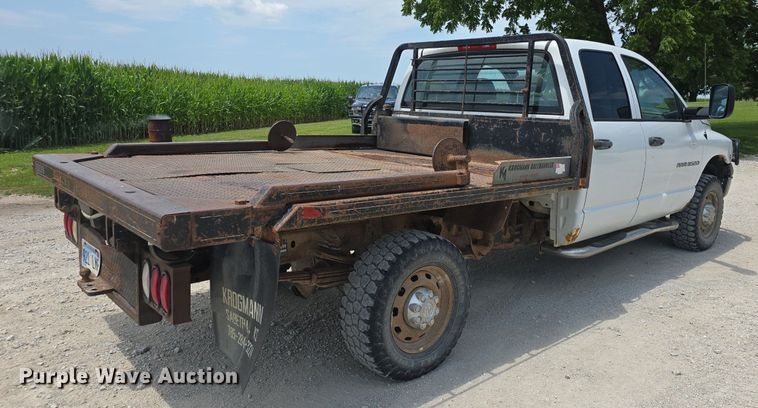 image for item DQ4416 2004 Dodge  Ram 3500 Quad Cab bale bed pickup truck