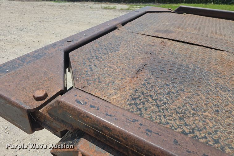 image for item DQ4416 2004 Dodge  Ram 3500 Quad Cab bale bed pickup truck