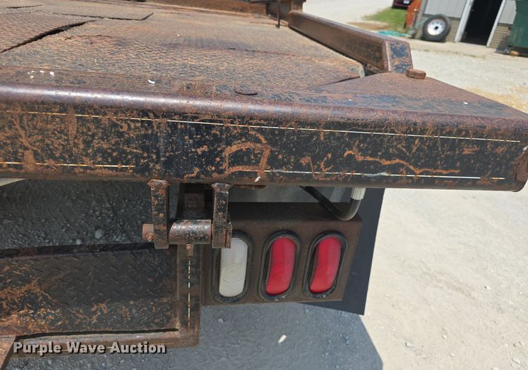 image for item DQ4416 2004 Dodge  Ram 3500 Quad Cab bale bed pickup truck