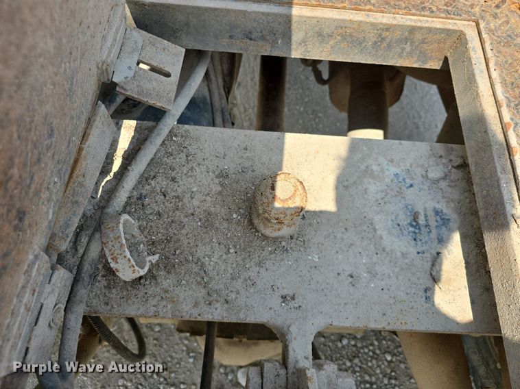 image for item DQ4416 2004 Dodge  Ram 3500 Quad Cab bale bed pickup truck