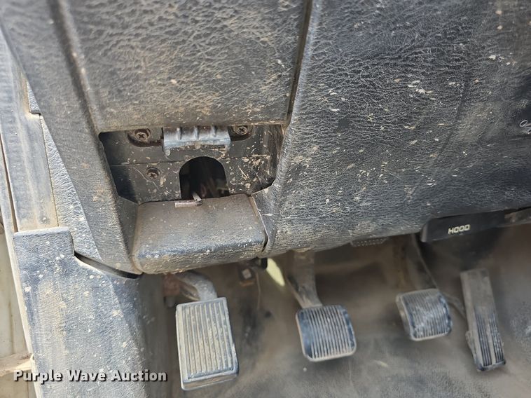 image for item DQ4416 2004 Dodge  Ram 3500 Quad Cab bale bed pickup truck