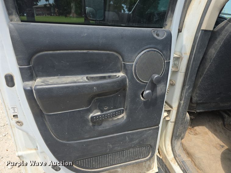 image for item DQ4416 2004 Dodge  Ram 3500 Quad Cab bale bed pickup truck