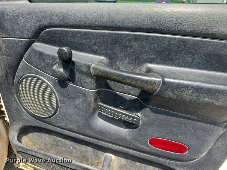 image for item DQ4416 2004 Dodge  Ram 3500 Quad Cab bale bed pickup truck