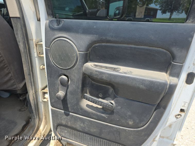 image for item DQ4416 2004 Dodge  Ram 3500 Quad Cab bale bed pickup truck