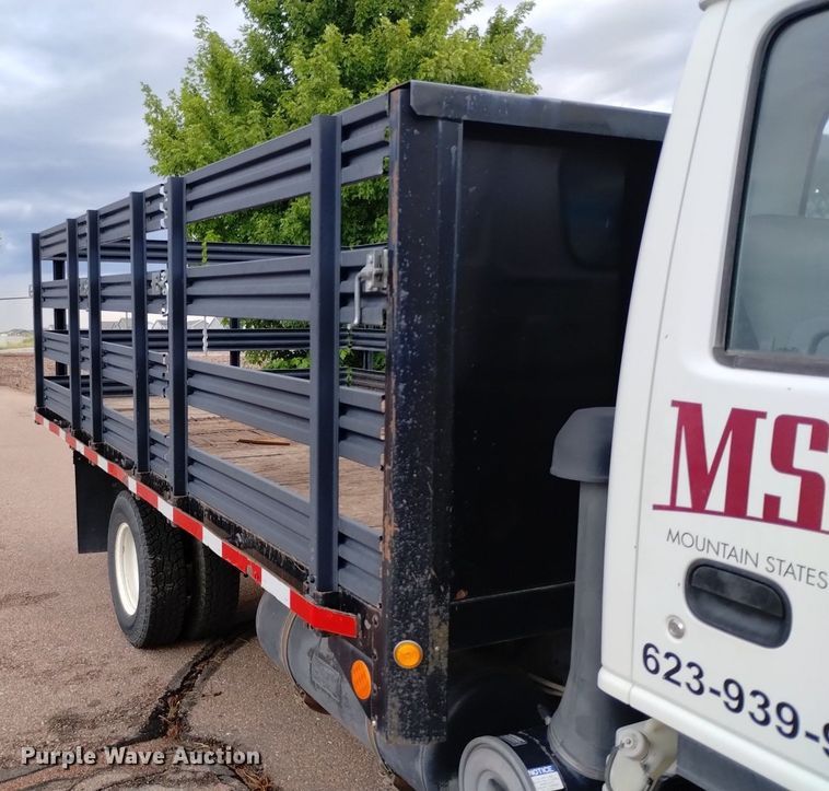 image for item DQ6165 2002 Isuzu  NPR HD flatbed truck