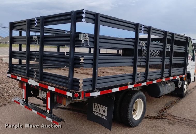 image for item DQ6165 2002 Isuzu  NPR HD flatbed truck