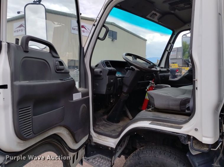 image for item DQ6165 2002 Isuzu  NPR HD flatbed truck