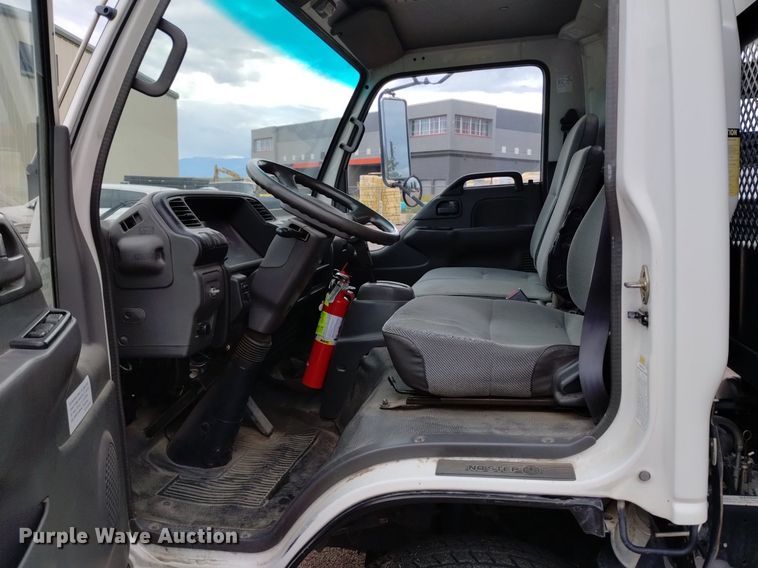 image for item DQ6165 2002 Isuzu  NPR HD flatbed truck