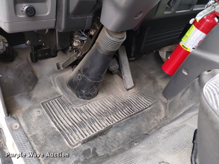 image for item DQ6165 2002 Isuzu  NPR HD flatbed truck