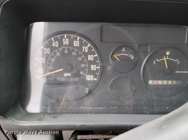 image for item DQ6165 2002 Isuzu  NPR HD flatbed truck