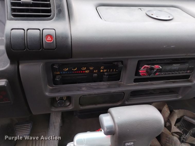 image for item DQ6165 2002 Isuzu  NPR HD flatbed truck