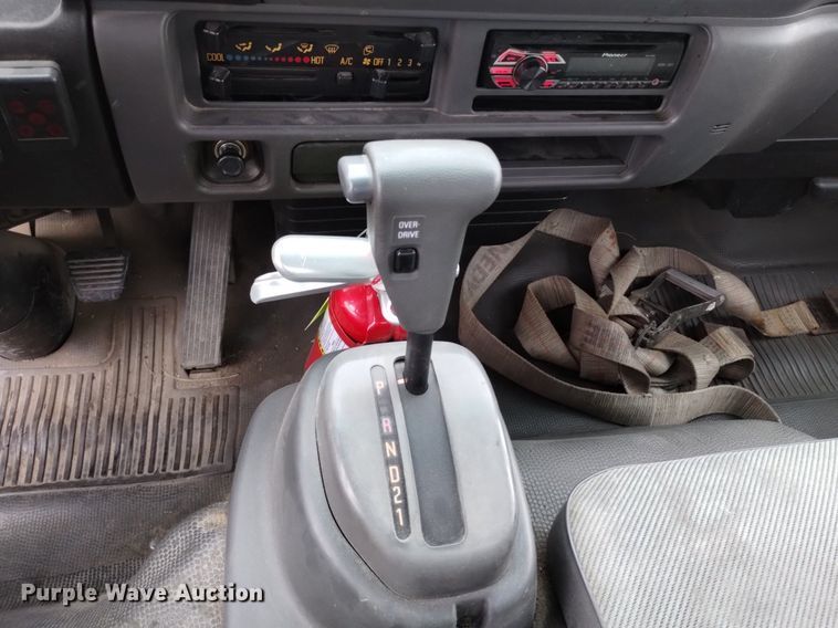 image for item DQ6165 2002 Isuzu  NPR HD flatbed truck