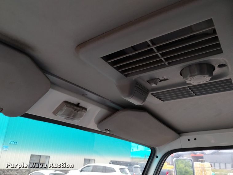 image for item DQ6165 2002 Isuzu  NPR HD flatbed truck