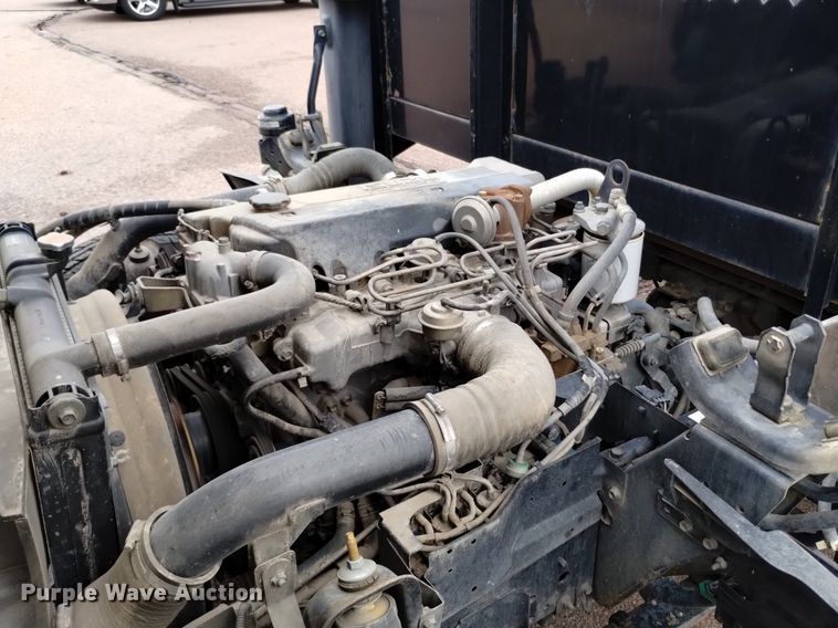 image for item DQ6165 2002 Isuzu  NPR HD flatbed truck