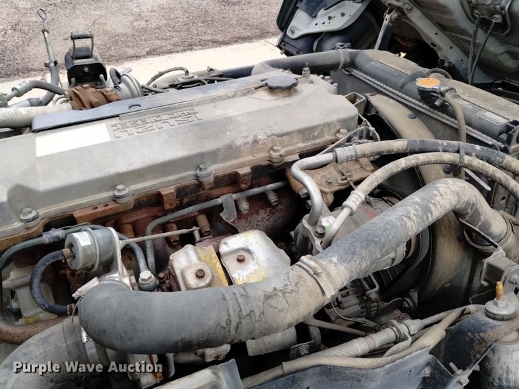 image for item DQ6165 2002 Isuzu  NPR HD flatbed truck