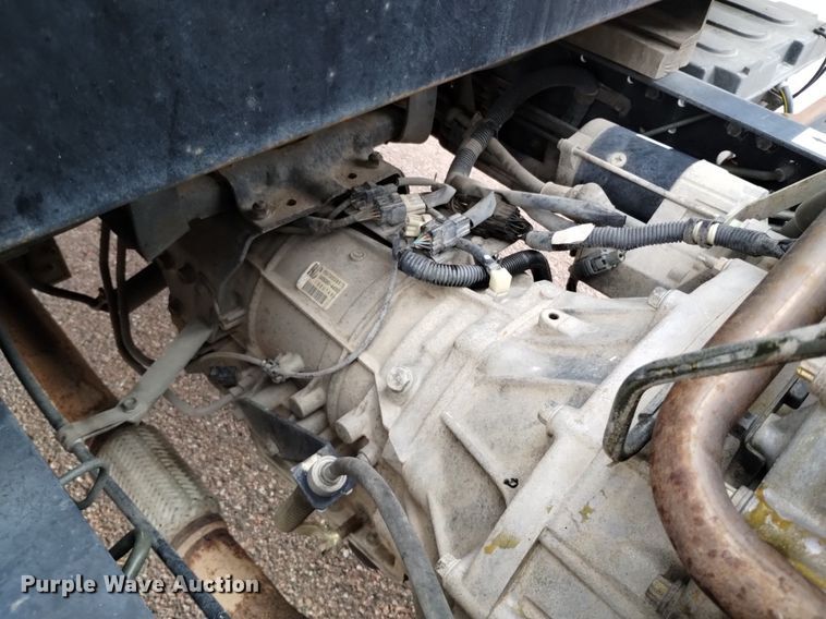 image for item DQ6165 2002 Isuzu  NPR HD flatbed truck