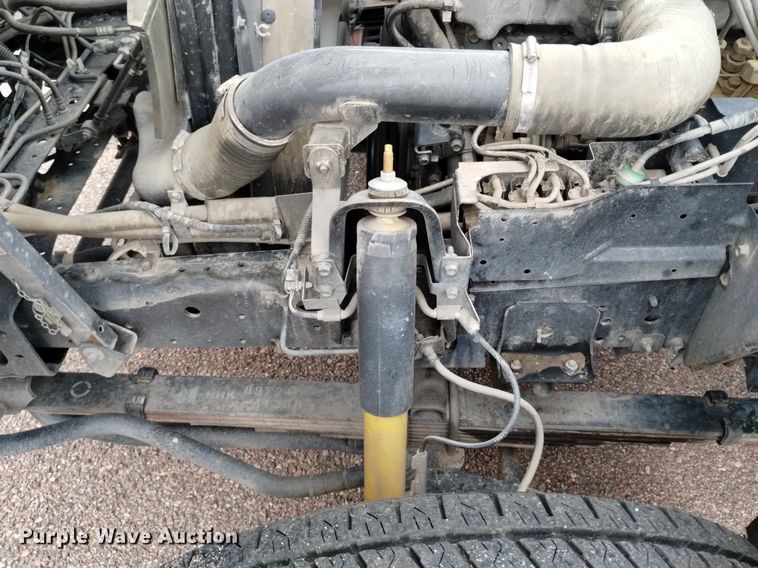 image for item DQ6165 2002 Isuzu  NPR HD flatbed truck