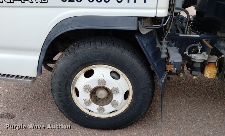 image for item DQ6165 2002 Isuzu  NPR HD flatbed truck