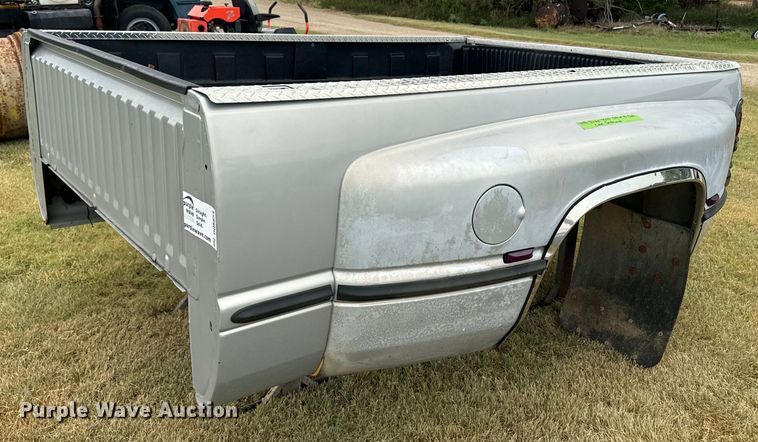image for item DQ6854 1999 Dodge Ram 3500 8' pickup bed