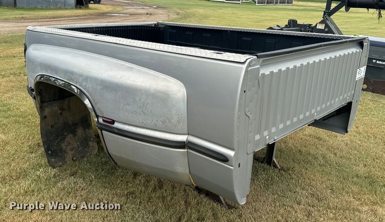 image for item DQ6854 1999 Dodge Ram 3500 8' pickup bed