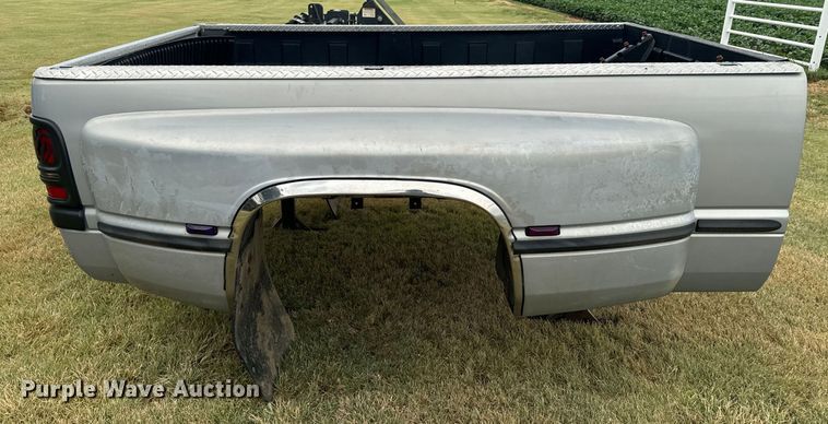 image for item DQ6854 1999 Dodge Ram 3500 8' pickup bed