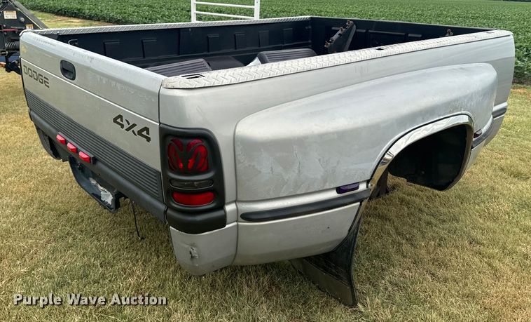 image for item DQ6854 1999 Dodge Ram 3500 8' pickup bed