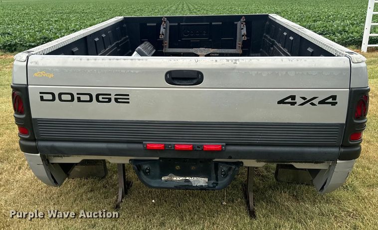 image for item DQ6854 1999 Dodge Ram 3500 8' pickup bed