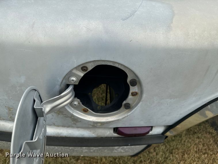 image for item DQ6854 1999 Dodge Ram 3500 8' pickup bed