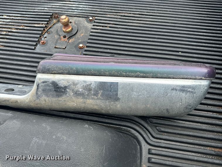 image for item DQ6854 1999 Dodge Ram 3500 8' pickup bed