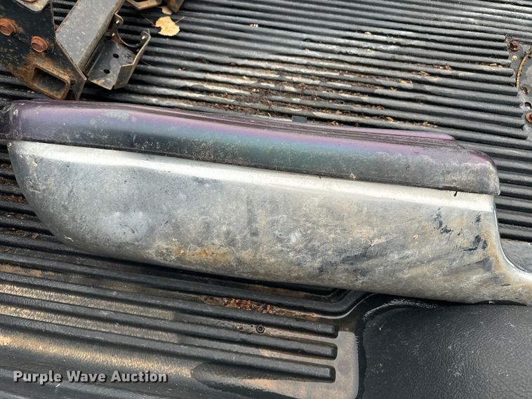 image for item DQ6854 1999 Dodge Ram 3500 8' pickup bed