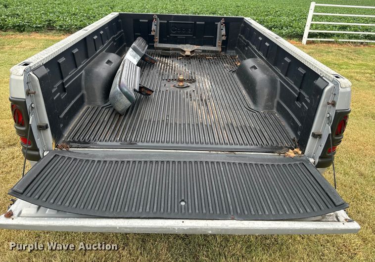 image for item DQ6854 1999 Dodge Ram 3500 8' pickup bed