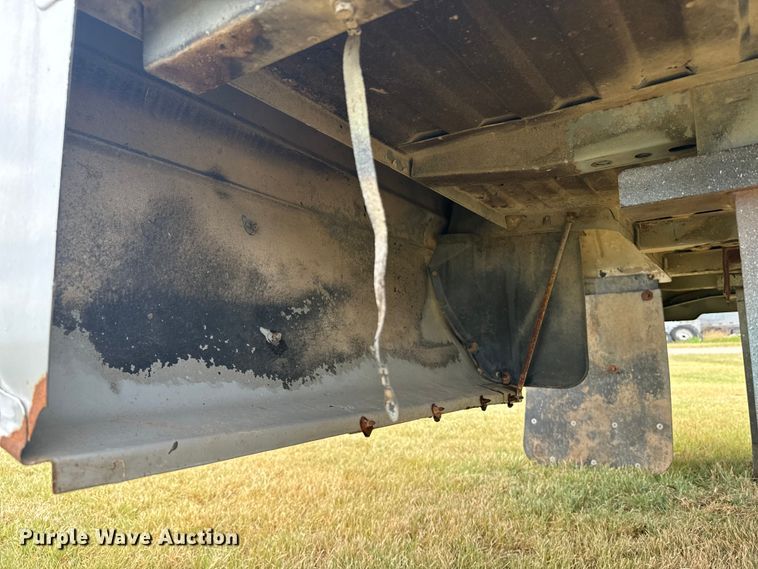 image for item DQ6854 1999 Dodge Ram 3500 8' pickup bed