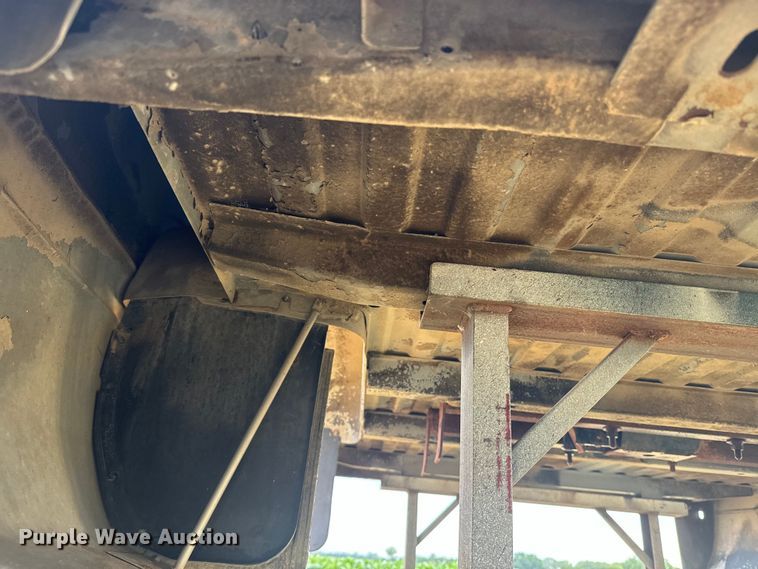 image for item DQ6854 1999 Dodge Ram 3500 8' pickup bed