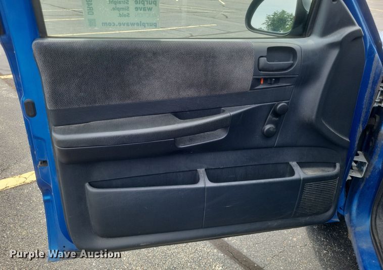 image for item DR4867 2001 Dodge  Dakota Sport pickup truck